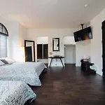 Vive Zen 2 Queen Beds