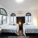 Vive Zen 2 Queen Beds