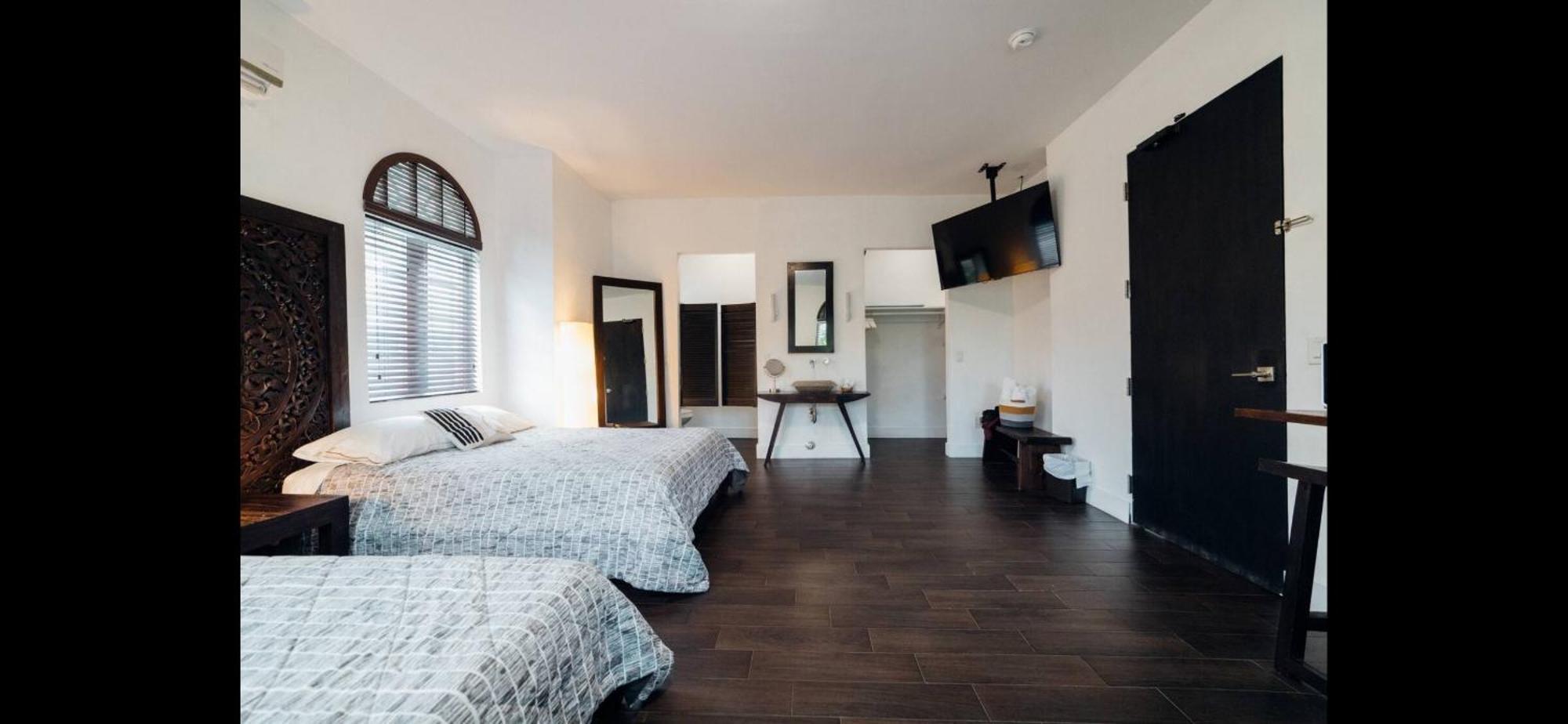 Vive Zen 2 Queen Beds Apartment *